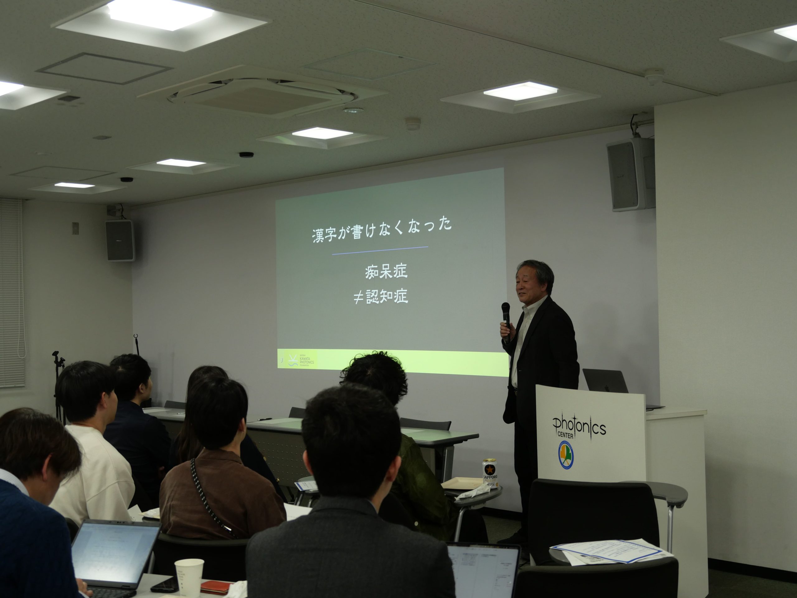 フォトニクス未来サロンの様子：河田聡先生の講演