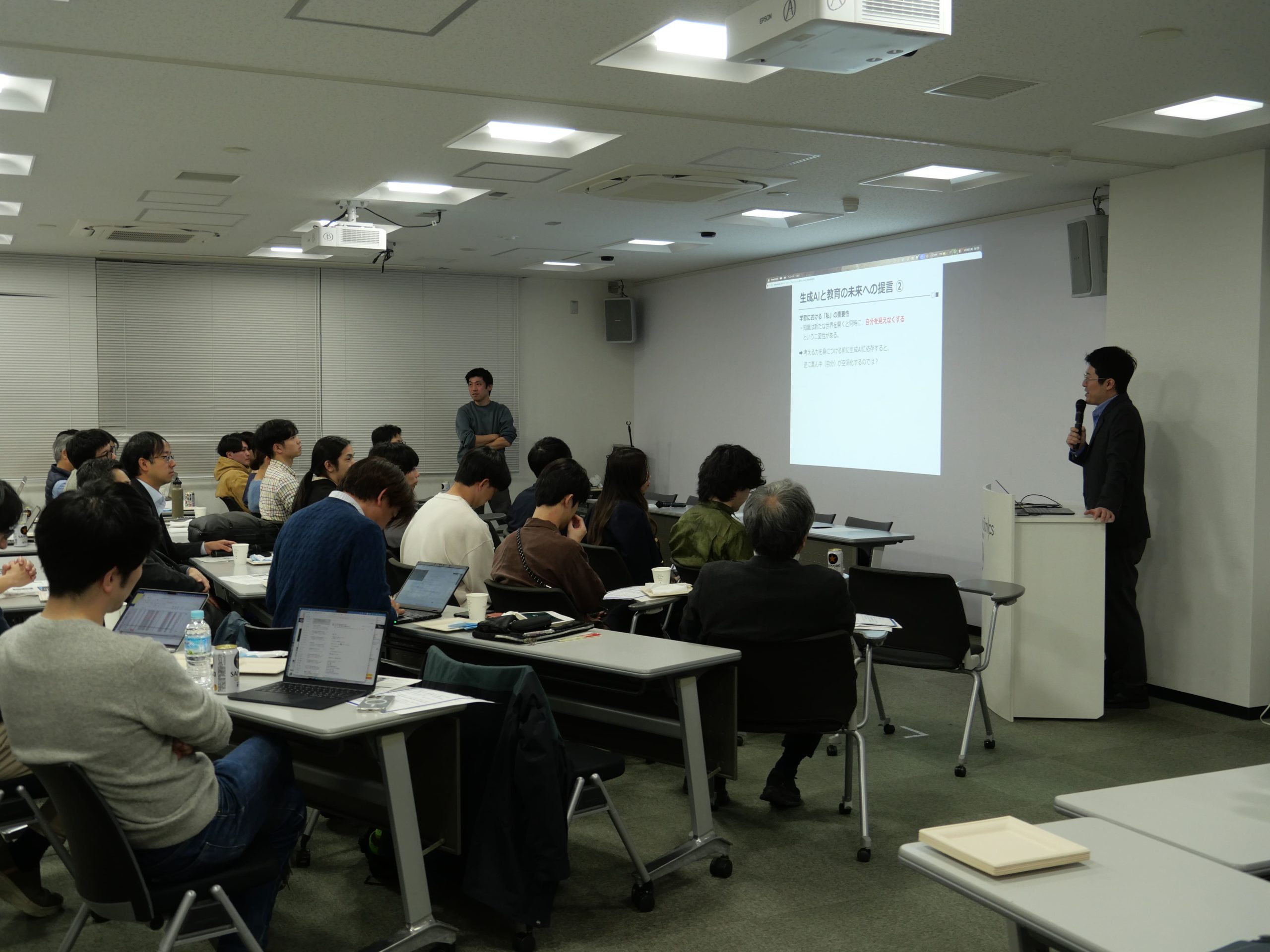 フォトニクス未来サロンの様子：長岡徹郎先生の講演